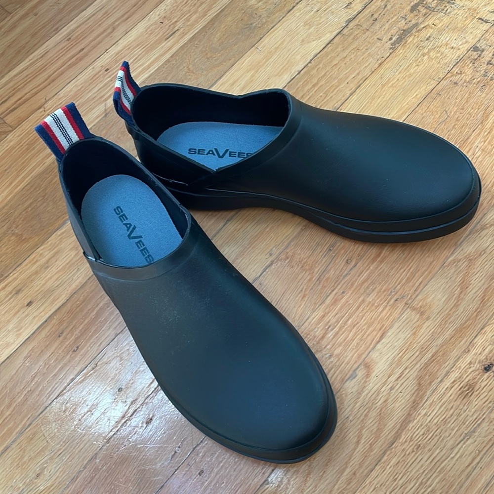 New without tags SeaVees clogs.
